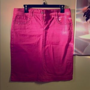 Ladies deep mauve skirt